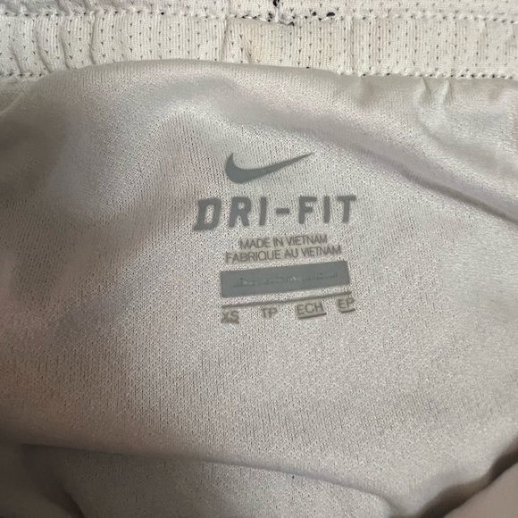 EUC Nike Women’s Brief-Lined Dri-Fit Running Shorts in Black/White - Picture 5 of 5